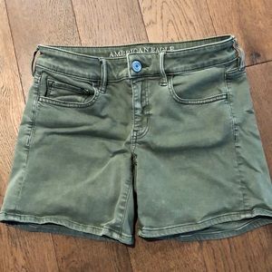 American Eagle Outfitters Midi Stretch Twill Shorts, green, size 4
